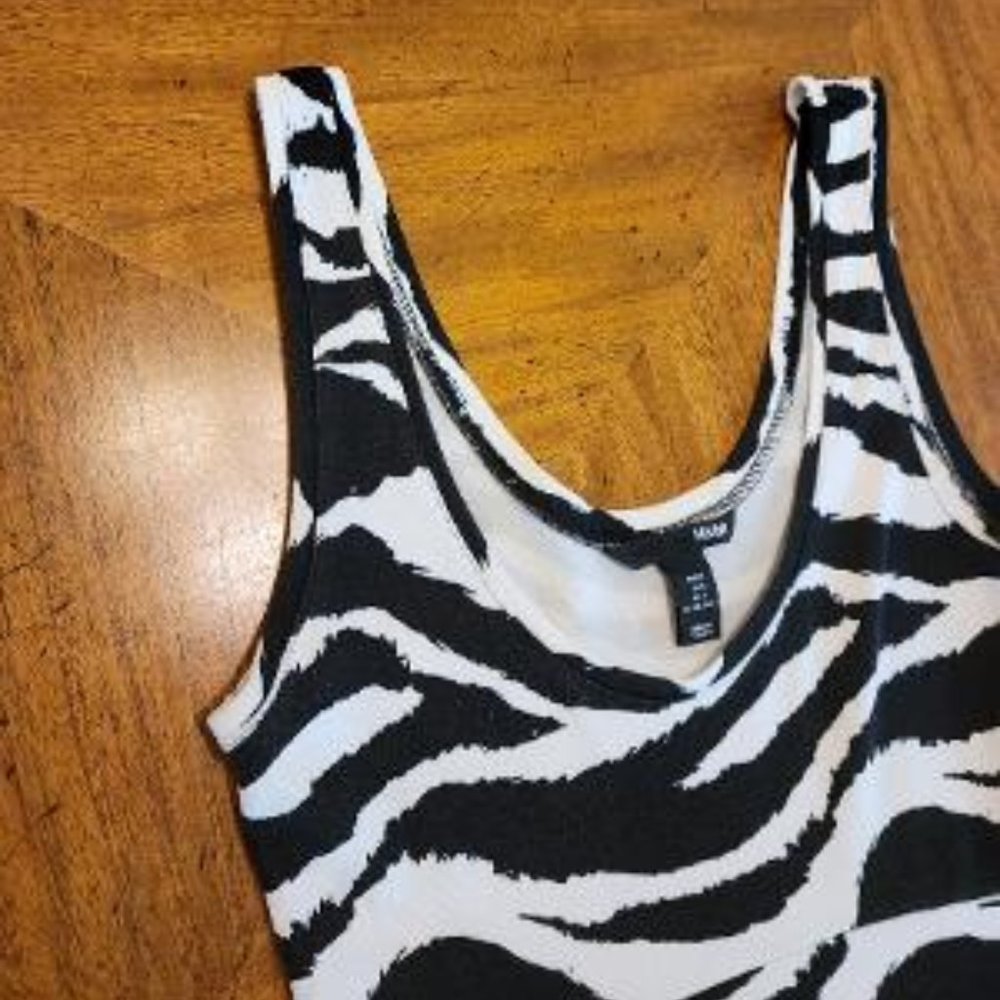 H&M Zebra Print Pullover Dress - Picture 3 of 12